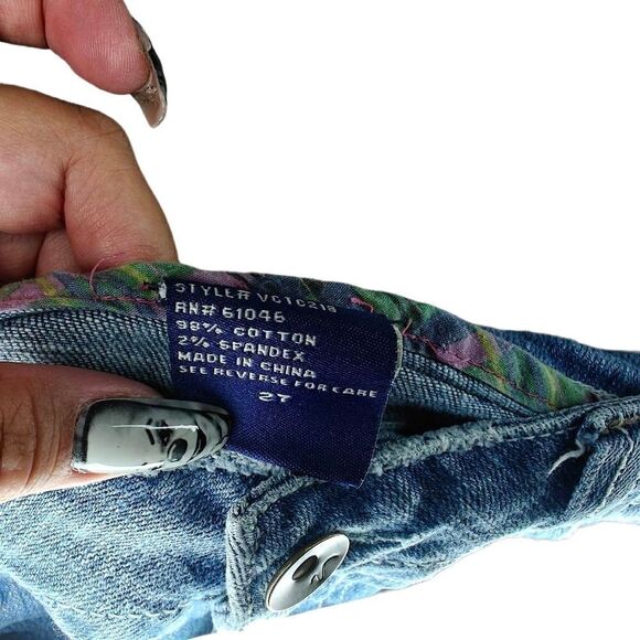 Vanity Vintage Denim Capris - Picture 5 of 7